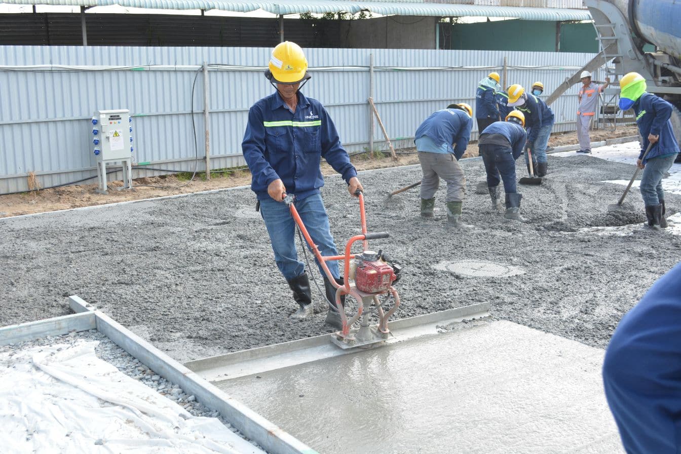 gaines dans la dalle beton bien les positionner sous le tableau electrique 1